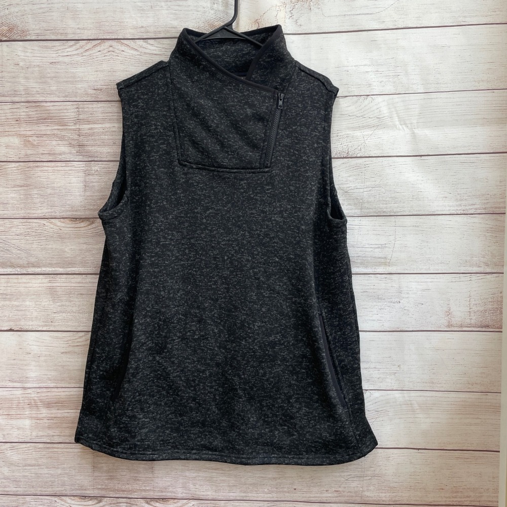 MOUNTAIN KHAKI NORRIS VEST IN BLACK‎